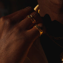 Laden Sie das Bild in den Galerie-Viewer, Twisted Ring | Akoyama