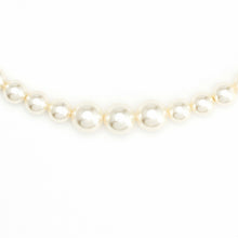Laden Sie das Bild in den Galerie-Viewer, Pearl Necklace Graduated | Akoyama
