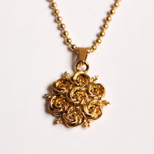 Laden Sie das Bild in den Galerie-Viewer, Rose Necklace | Akoyama
